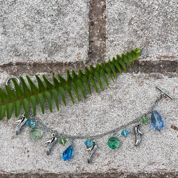 NWT DOUBLE STRAND CRYSTAL CHARM BRACELET IN TONES OF AQUA & GREEN, SILVER SHOES - Picture 6 of 16